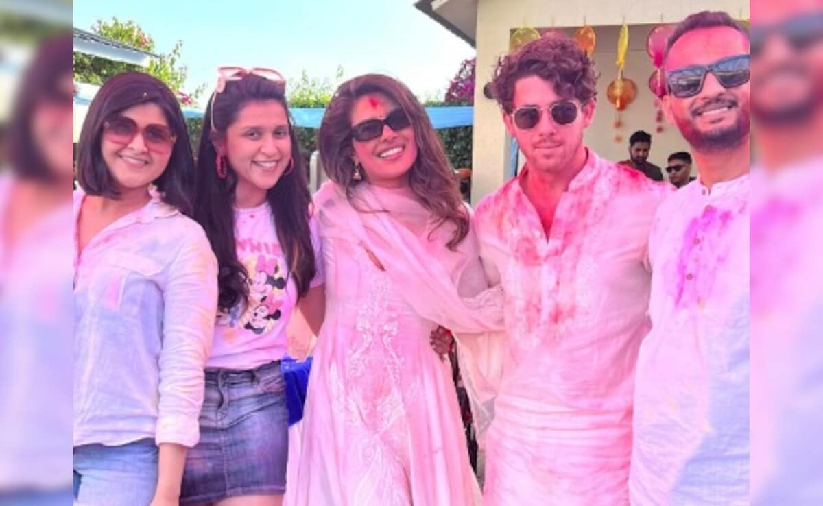 Mannara Chopra Had This Much Fun With “Mimi Didi” Priyanka Chopra And “Jiju” Nick Jonas At Holi Bash